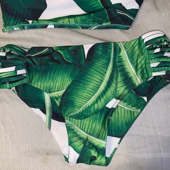 Bikini - Picture 4 of 4